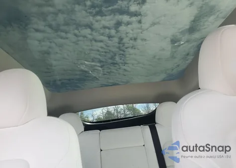 2024 Tesla Model Y z USA, uszkodzony, nr VIN 7SAYGDED4RF017452